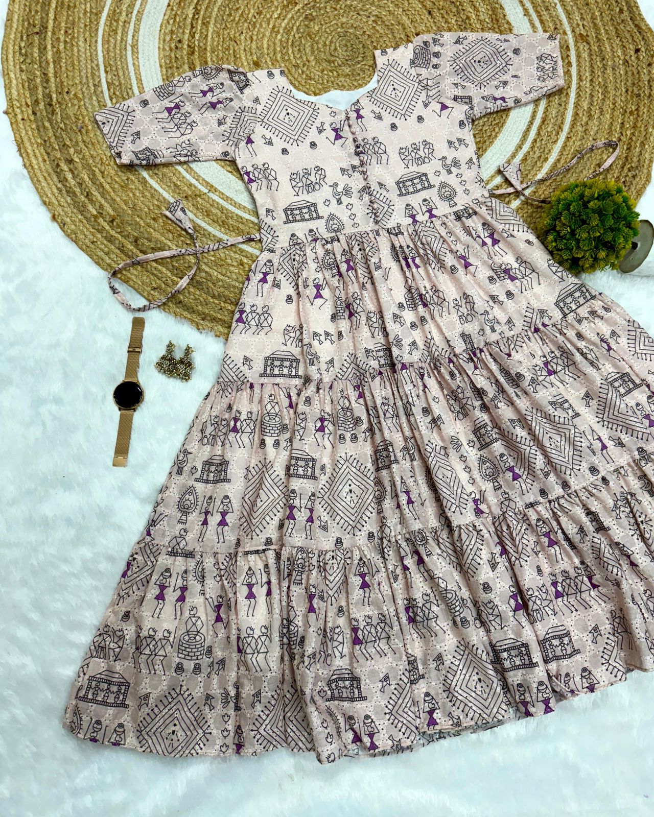 Hakoba Gown