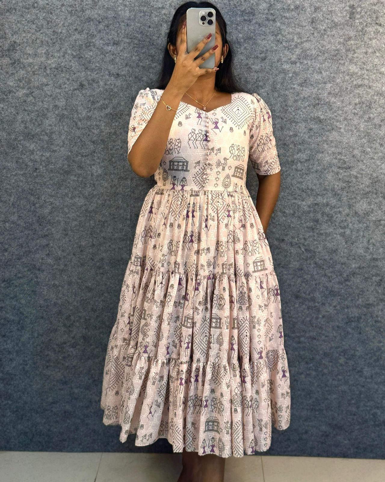 Hakoba Gown
